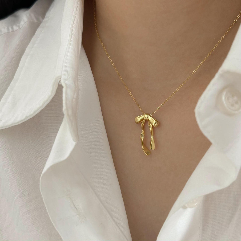 925 Sterling Silver Bow Necklace