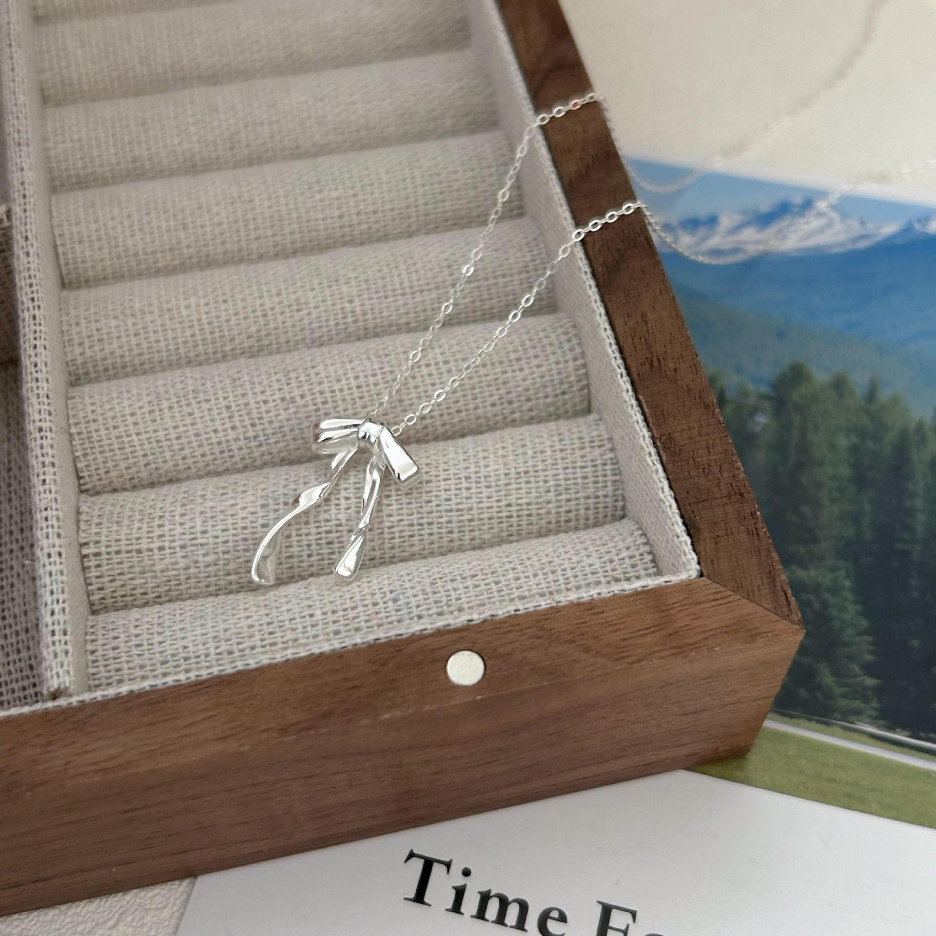 925 Sterling Silver Bow Necklace