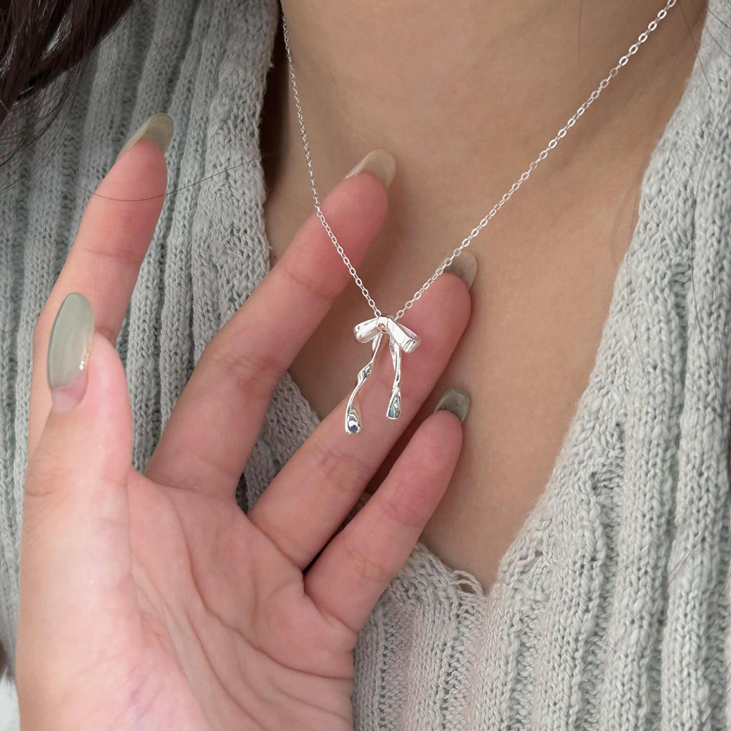 925 Sterling Silver Bow Necklace